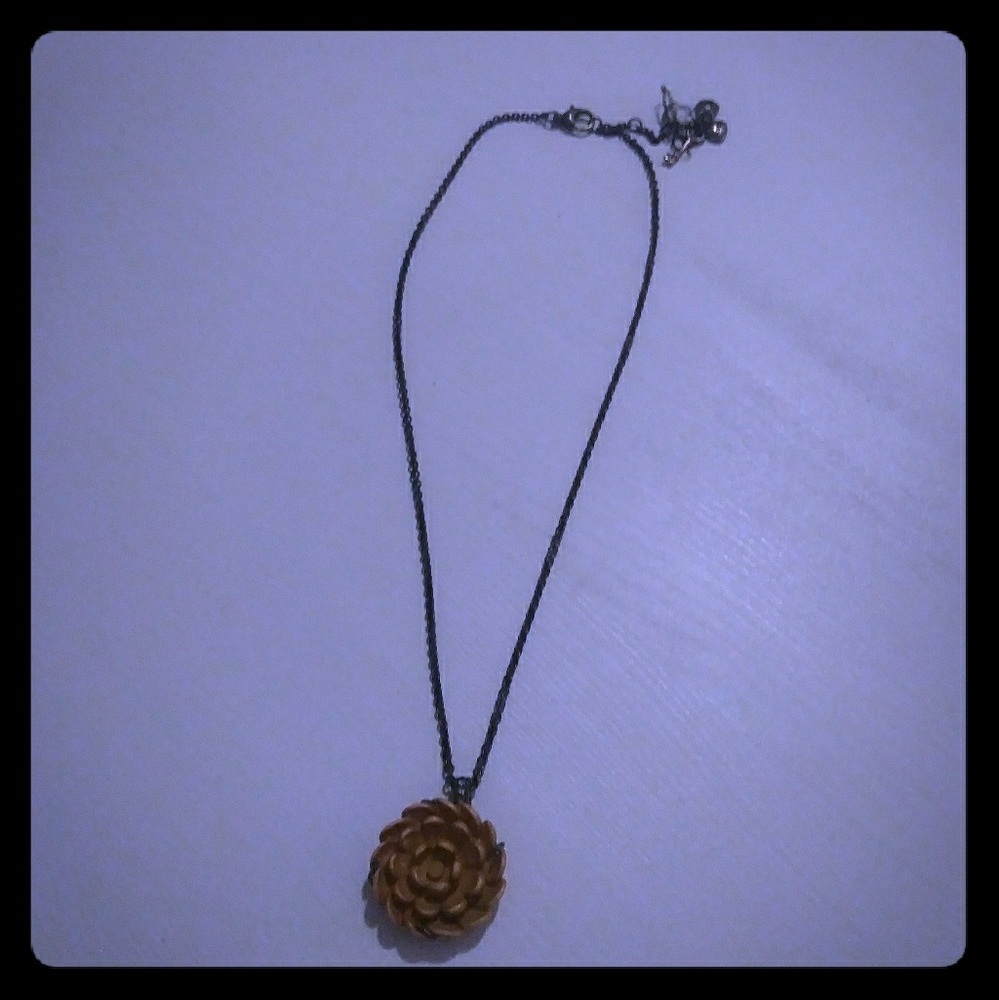 NWOT Fossil Flower Necklace